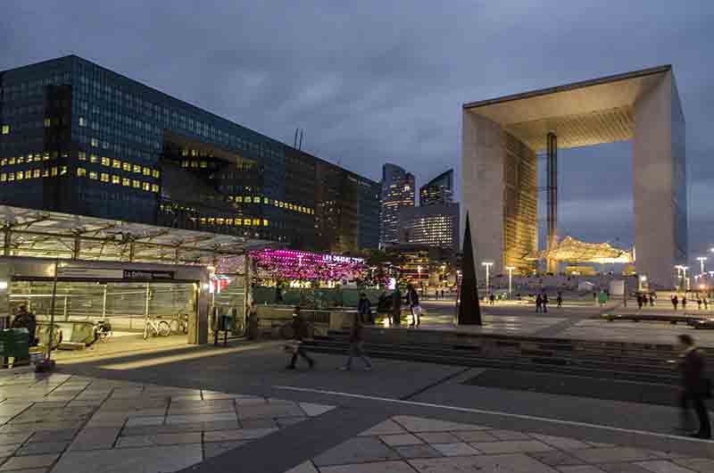 173 - Francia - Paris - La Defense - imagen nocturna.jpg